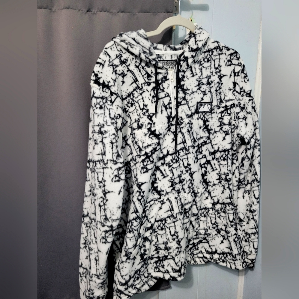Pullover hoodie, Black and white design, size L